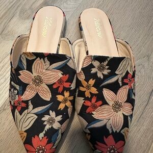 Women's Floral Slip-On Shoes - Multicolor